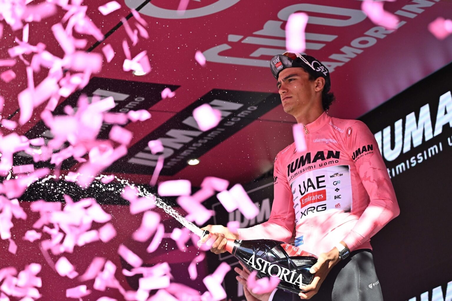Isaac del Toro hace historia: primer mexicano en liderar el Giro de Italia