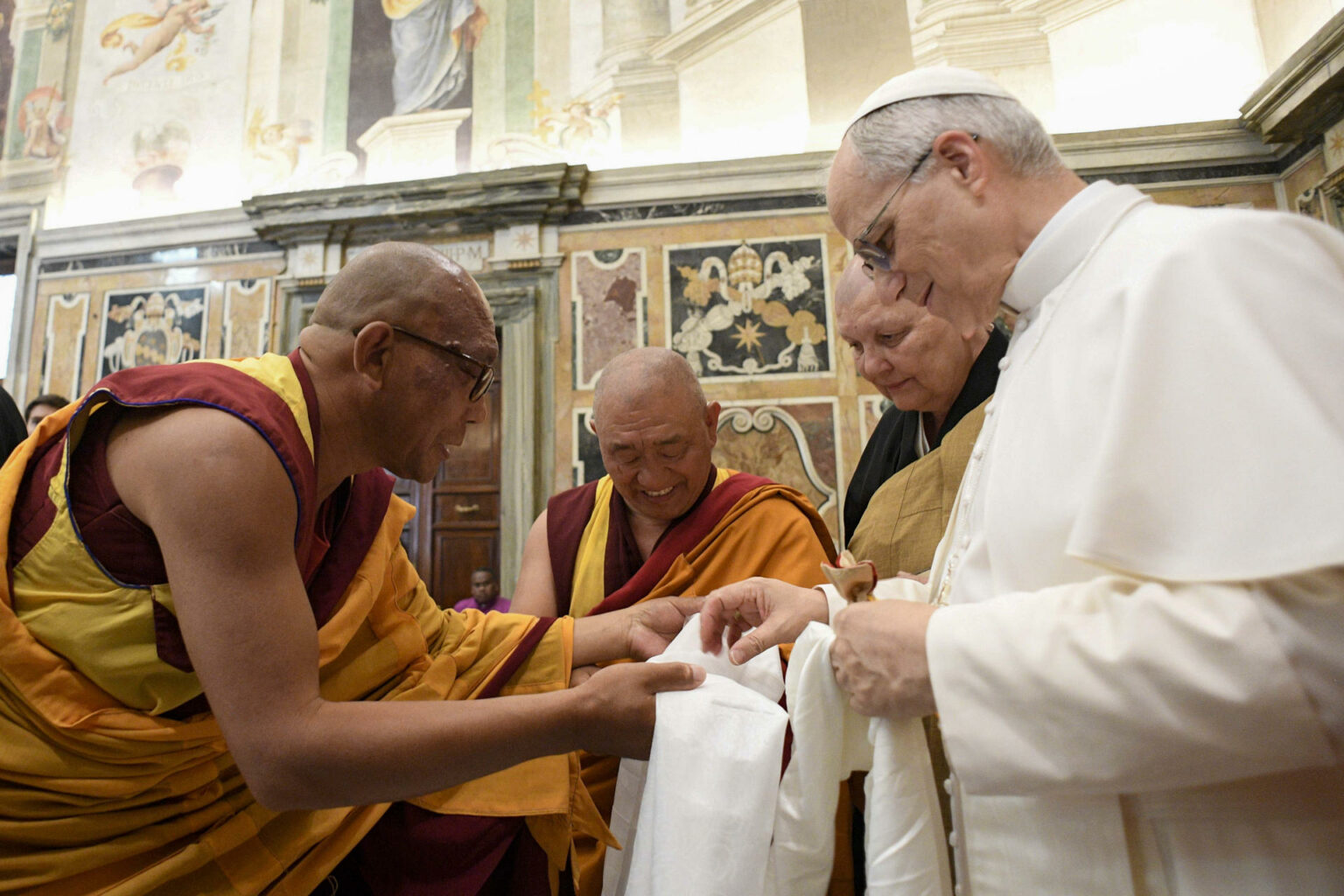 Papa León XIV llama al diálogo interreligioso en un mundo dividido