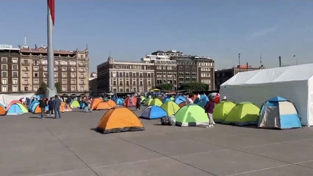 CNTE realiza megamarcha e instala plantón en el Zócalo de la CDMX