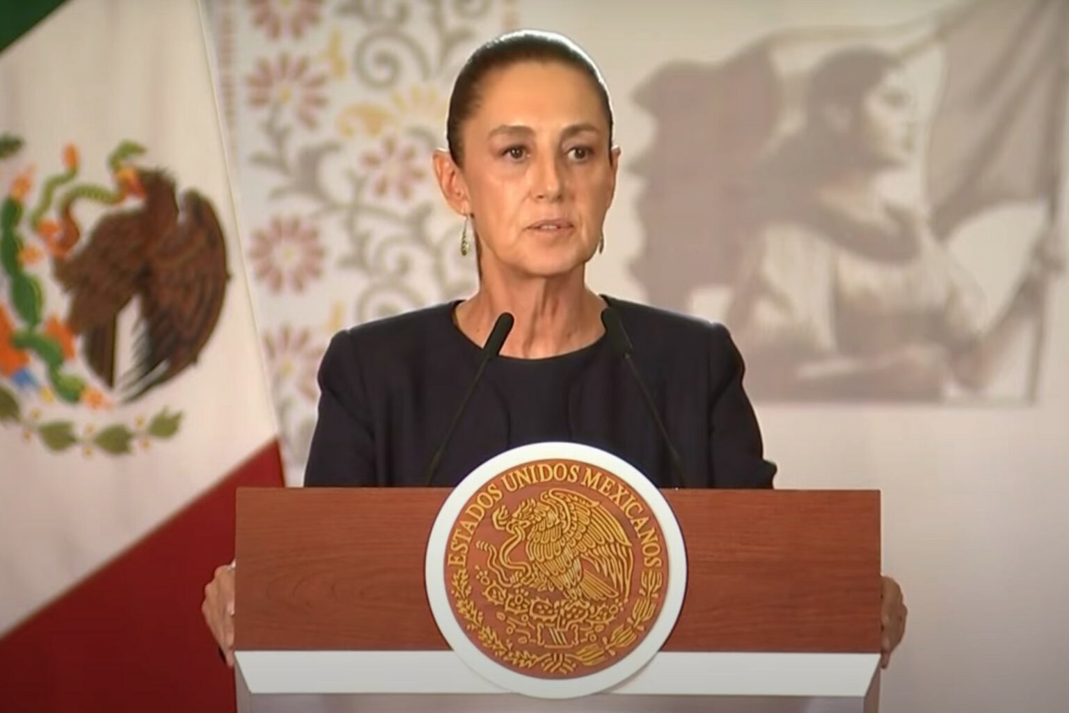 Sheinbaum anuncia aumento salarial para maestros
