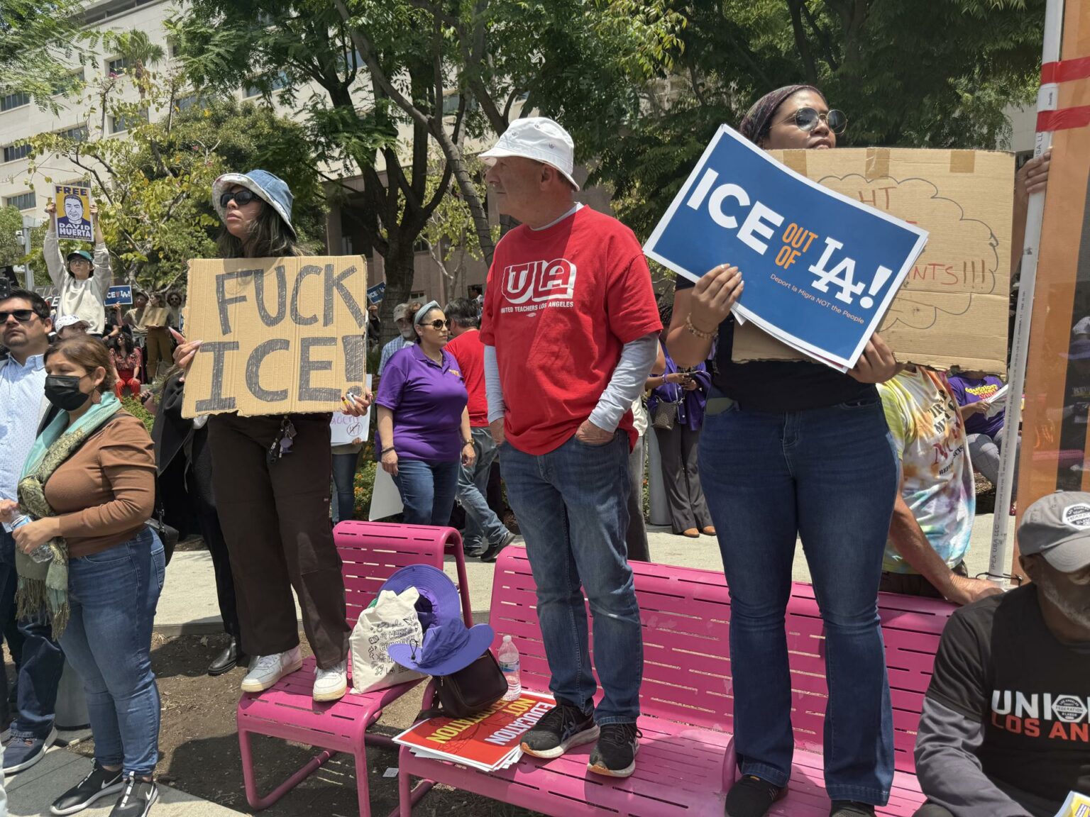 Cientos marchan en Texas en apoyo a protesta por redadas en Los Ángeles