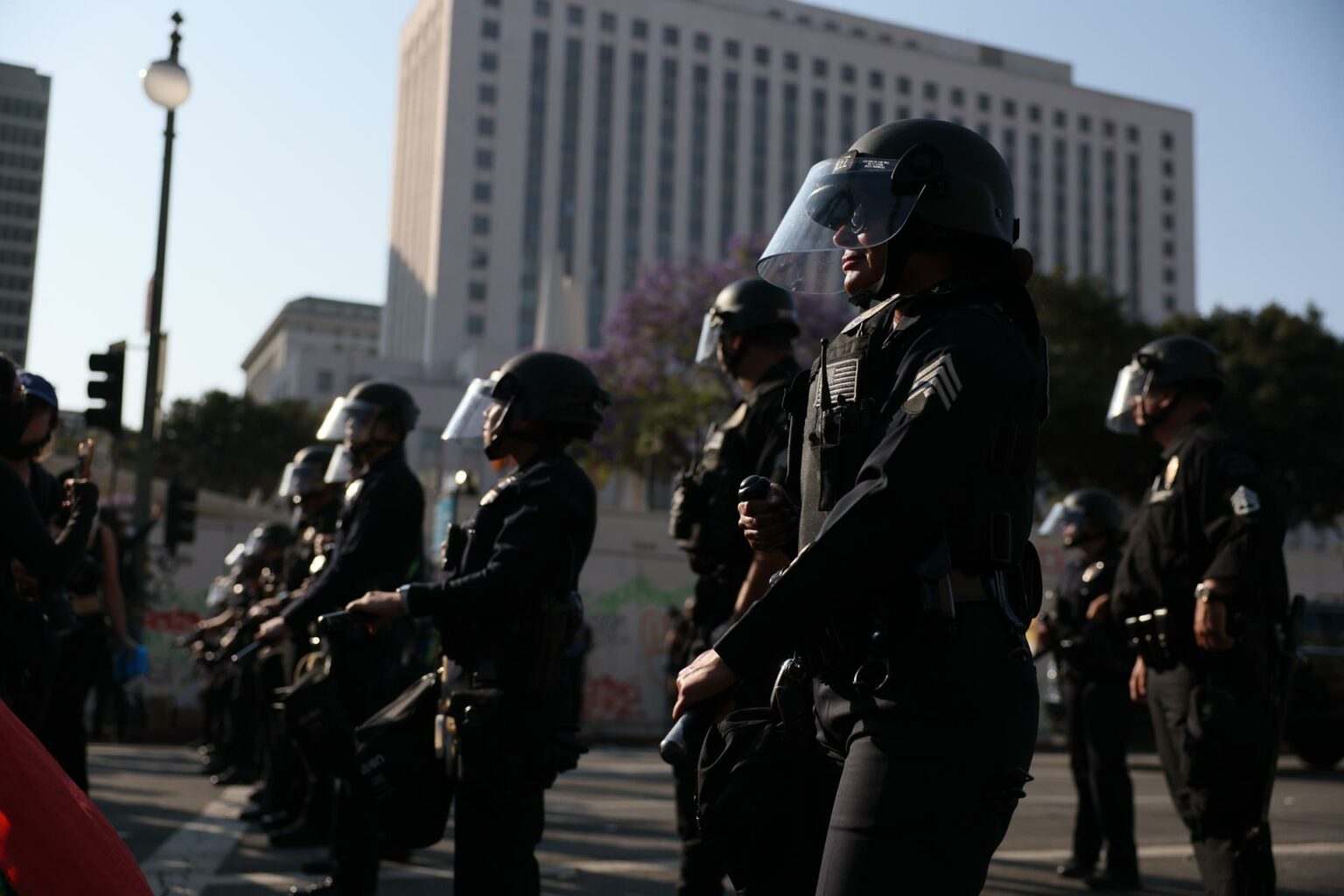 Trump despliega 2 000 Guardias Nacionales en Los Ángeles para frenar protestas por inmigración