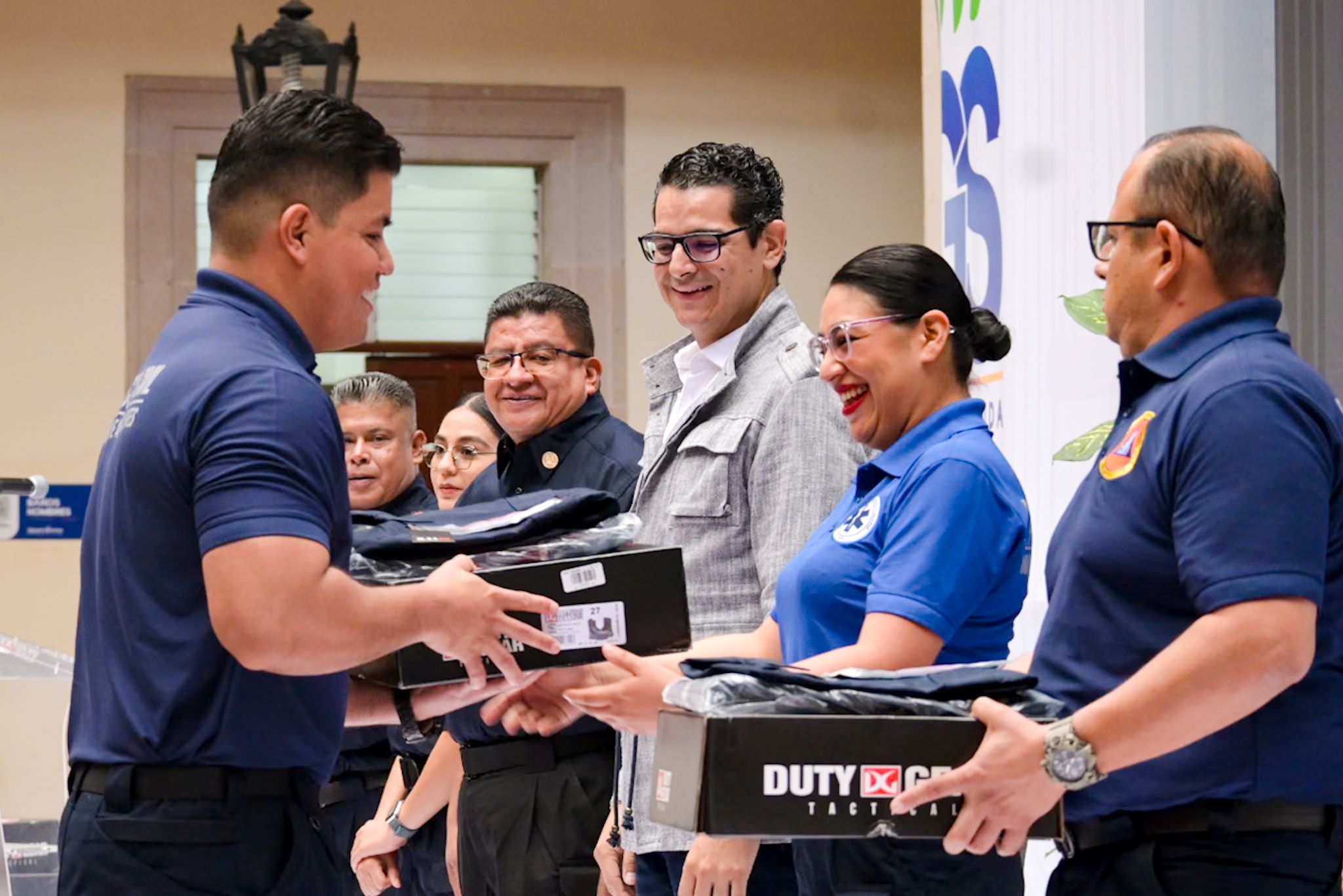 Fortalecen labor de Protección Civil Municipal con nuevos uniformes
