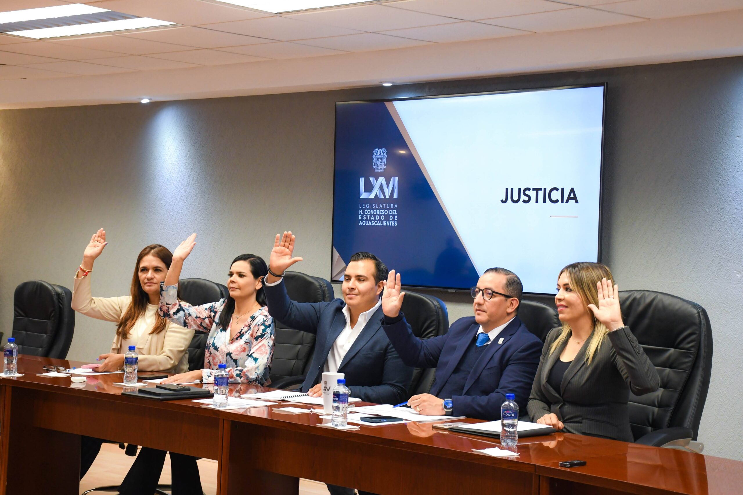 Comisiones de justicia, y la de reglamentos y prácticas parlamentarias, avanzan en la resolución de iniciativas