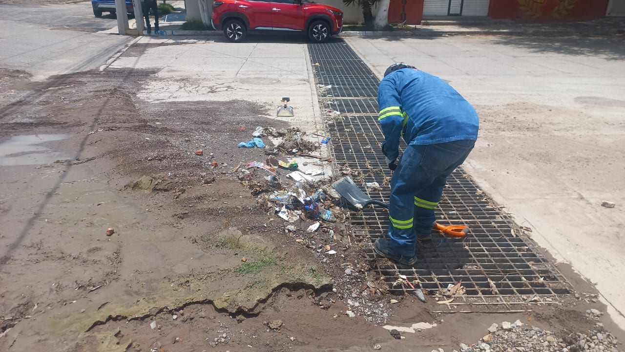 Intensifica Municipio de Aguascaliente limpieza de alcantarillas y caimanes
