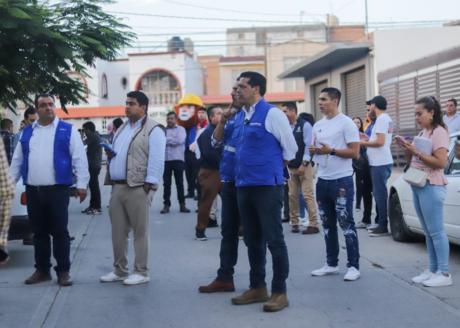 Leo Montañez permanece cercano a la ciudadanía