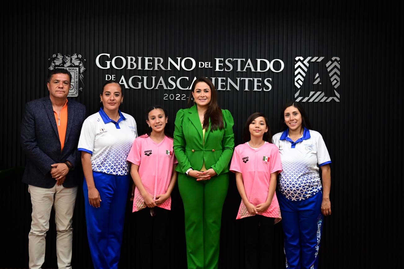 Tere Jiménez felicita a medallistas del Panamericano de Natación Artística en Colombia