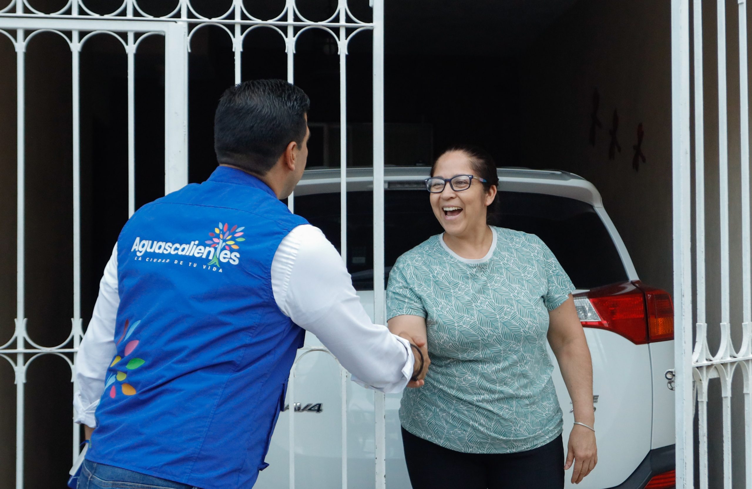 Autoridades municipales escuchan y atienden a vecinos de Vistas de Oriente