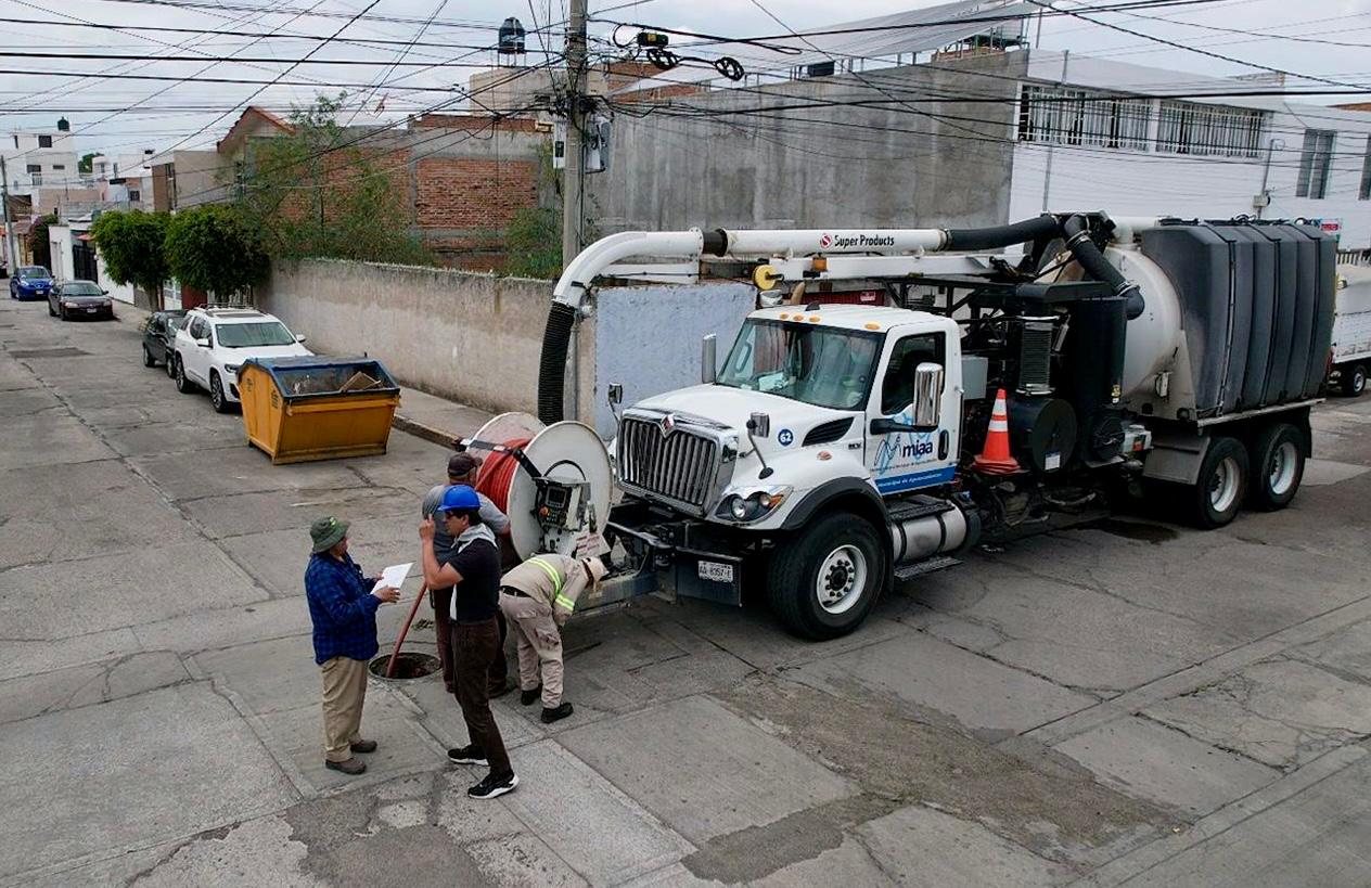 Continúa MIAA con trabajos intensivos de mantenimiento de alcantarillado sanitario