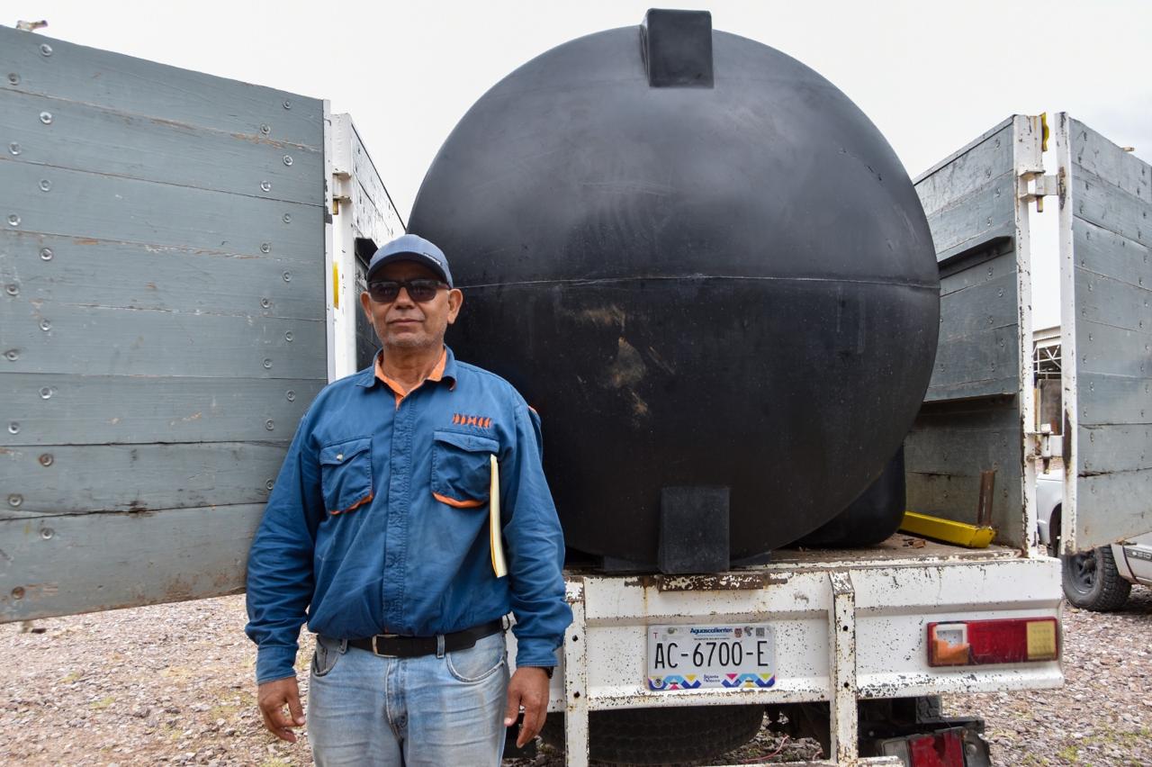 Gobierno del Estado apoya a pequeños productores para adquirir cisternas que les permitan almacenar agua