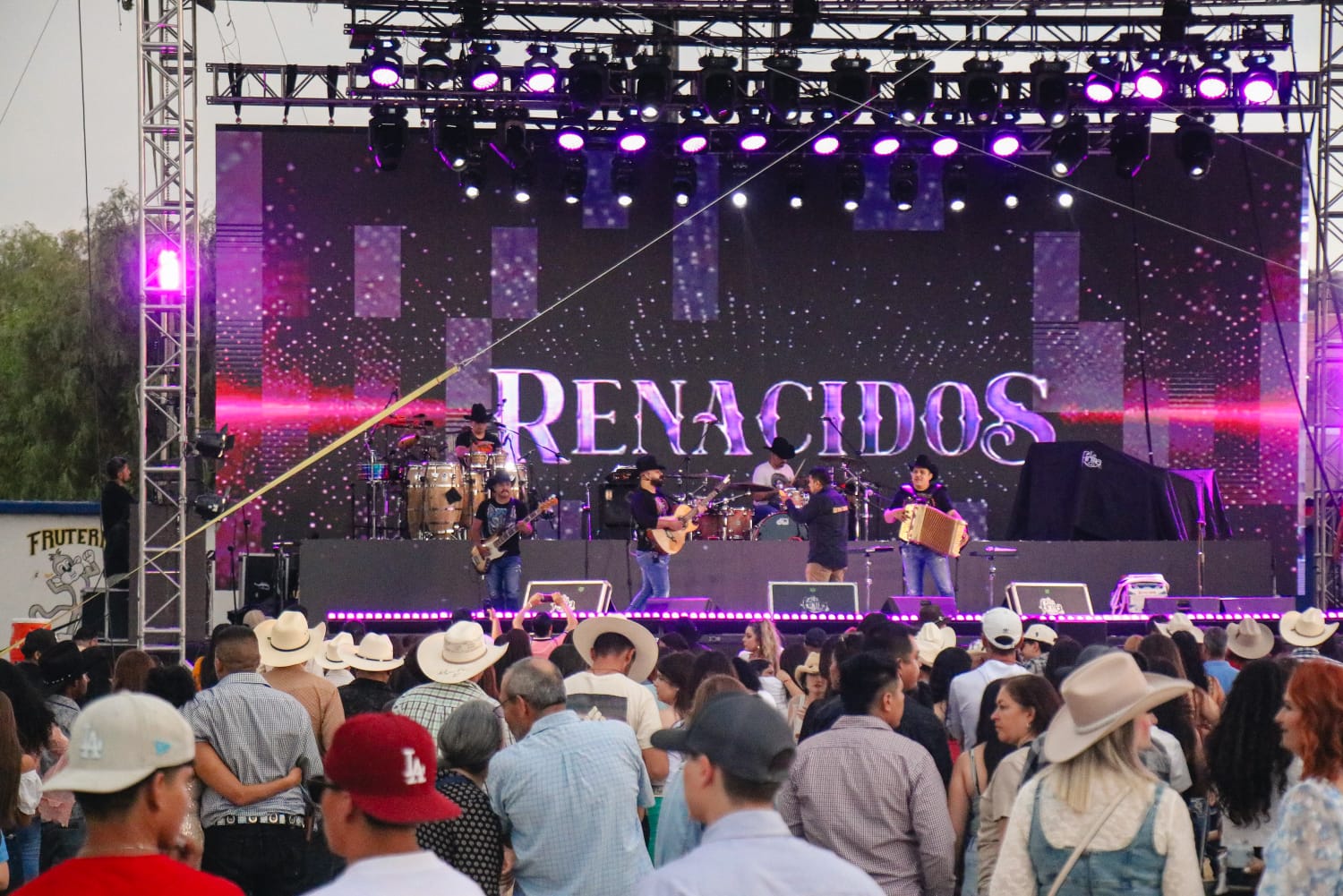 Renacidos cautiva en Calvillo
