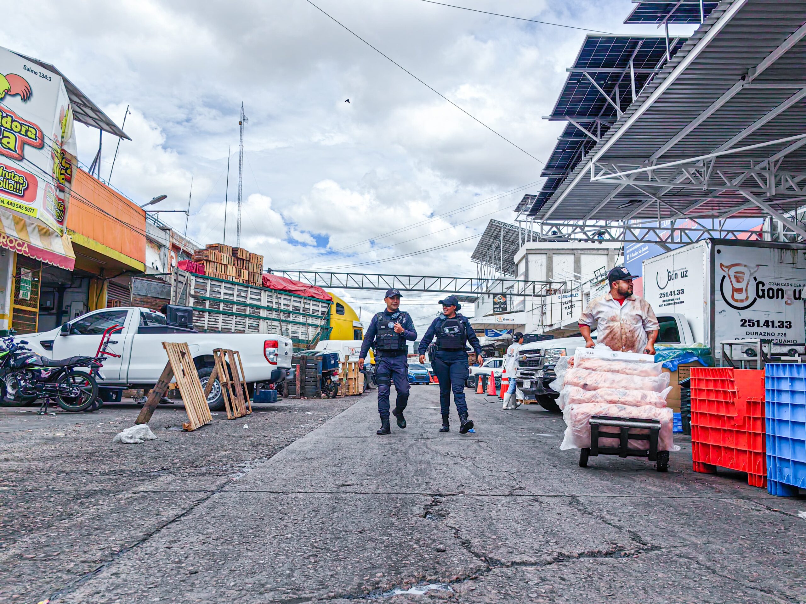 Policía Estatal refuerza labores de seguridad en el l Centro Comercial Agropecuario