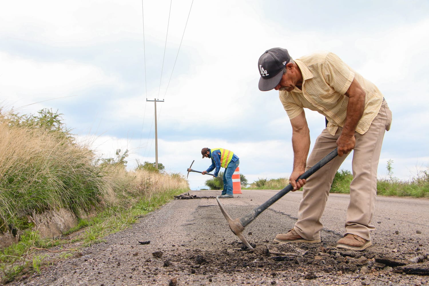 Llevan acciones de bacheo a Calvillo