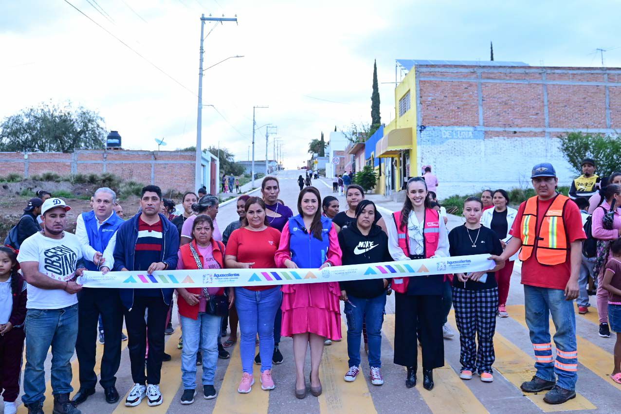 Con una inversión superior a los 6 millones de pesos Tere Jiménez entrega calles rehabilitadas con concreto hidráulico en Cumbres III