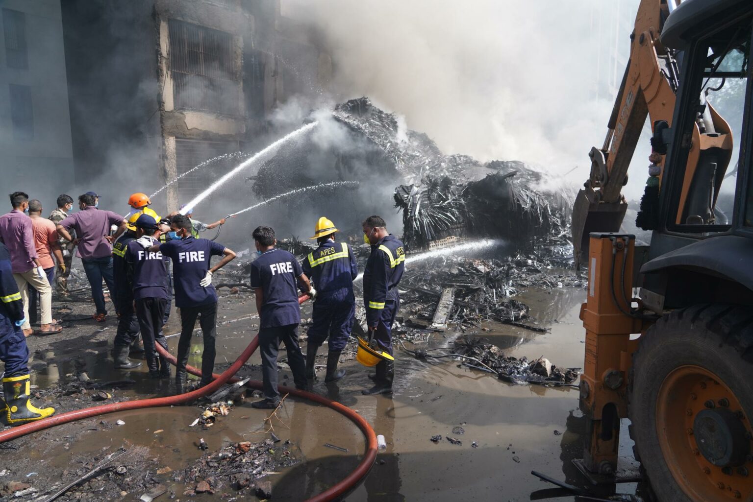 Avión con 242 pasajeros se estrella en India: autoridades temen que no haya sobrevivientes