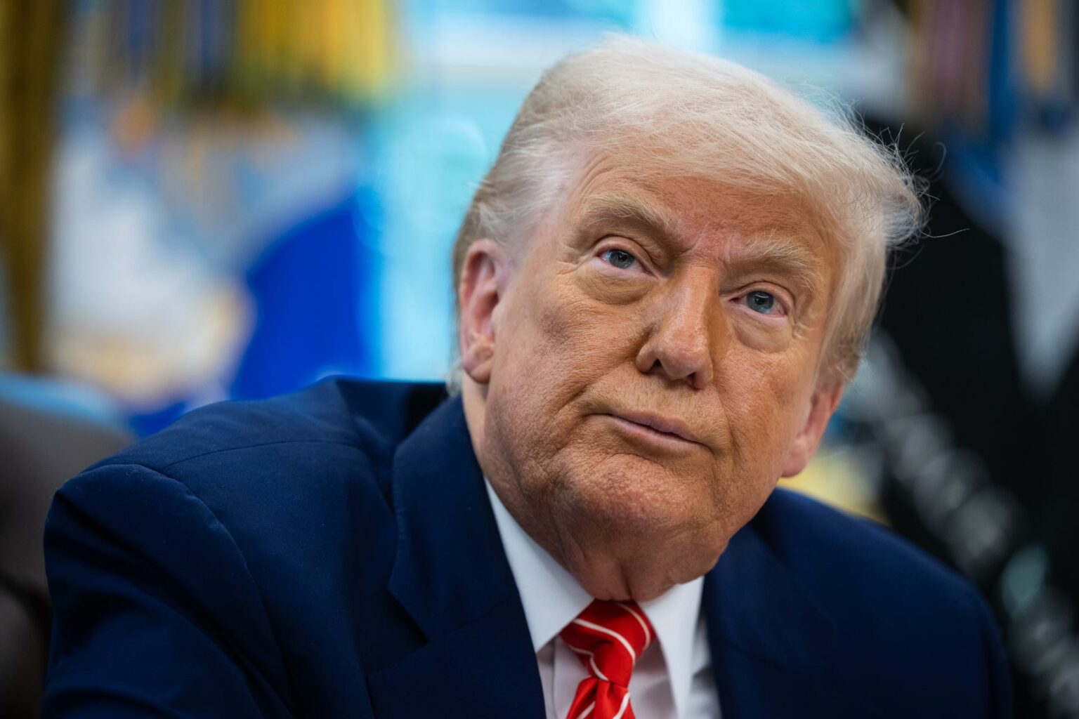 Juez de EE.UU. Bloquea Intento de Trump de Revocar Permisos Legales a Venezolanos