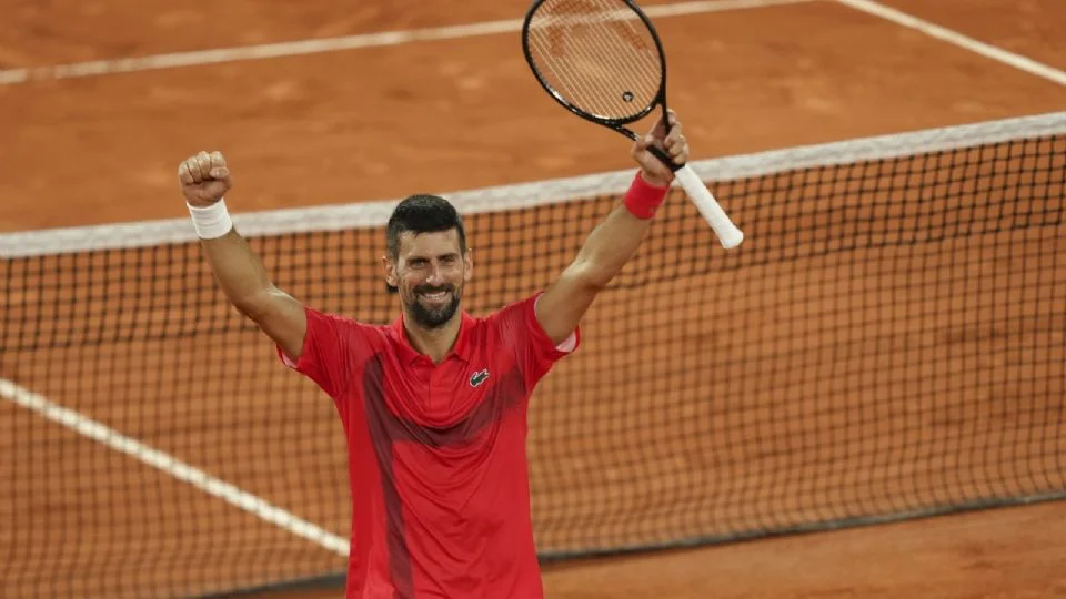 Djokovic remonta ante Zverev y avanza a semifinales de Roland Garros
