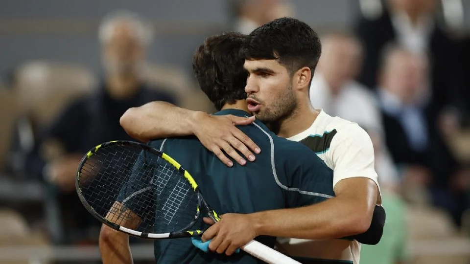 Carlos Alcaraz avanza a la final de Roland Garros tras retiro de Musetti por lesión