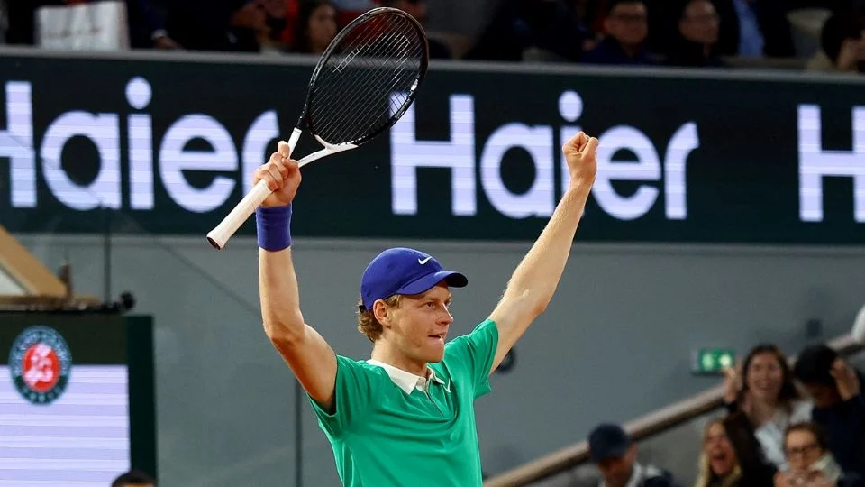 Jannik Sinner vence a Novak Djokovic y alcanza su primera final en Roland Garros
