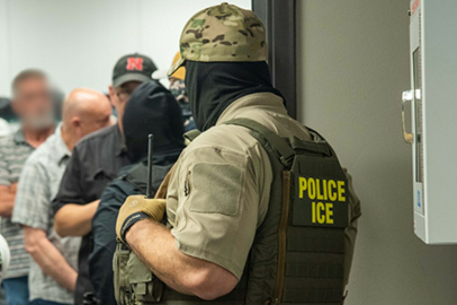 Trump insiste: redadas migratorias aumentarán en ciudades gobernadas por demócratas