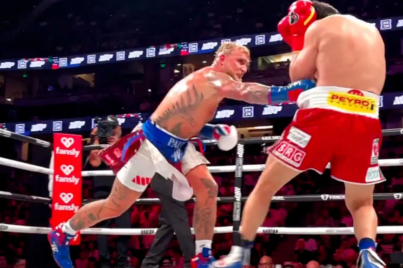 Jake Paul vence a Chávez Jr. por decisión unánime