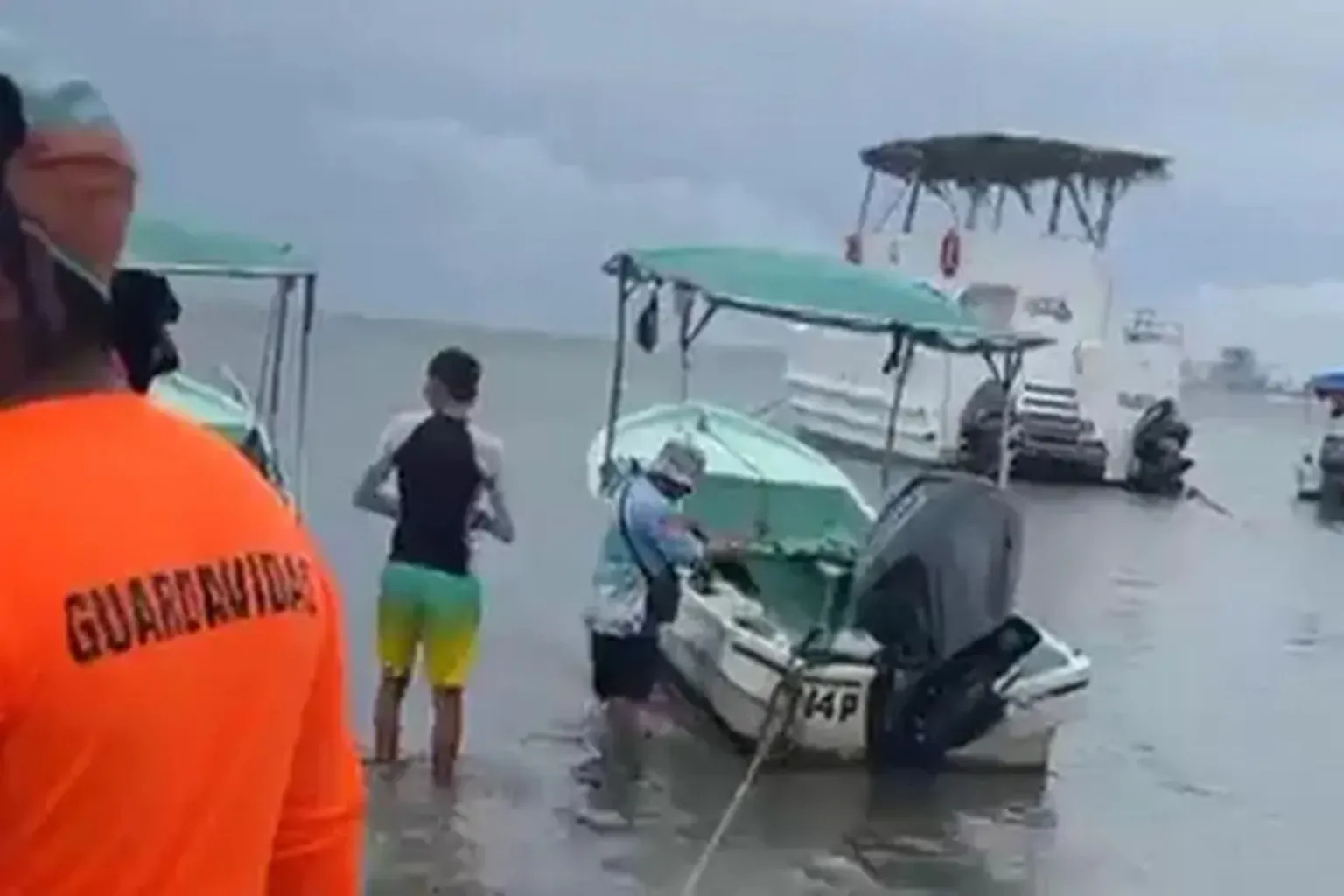 Se hunde lancha con 18 pasajeros en Veracruz