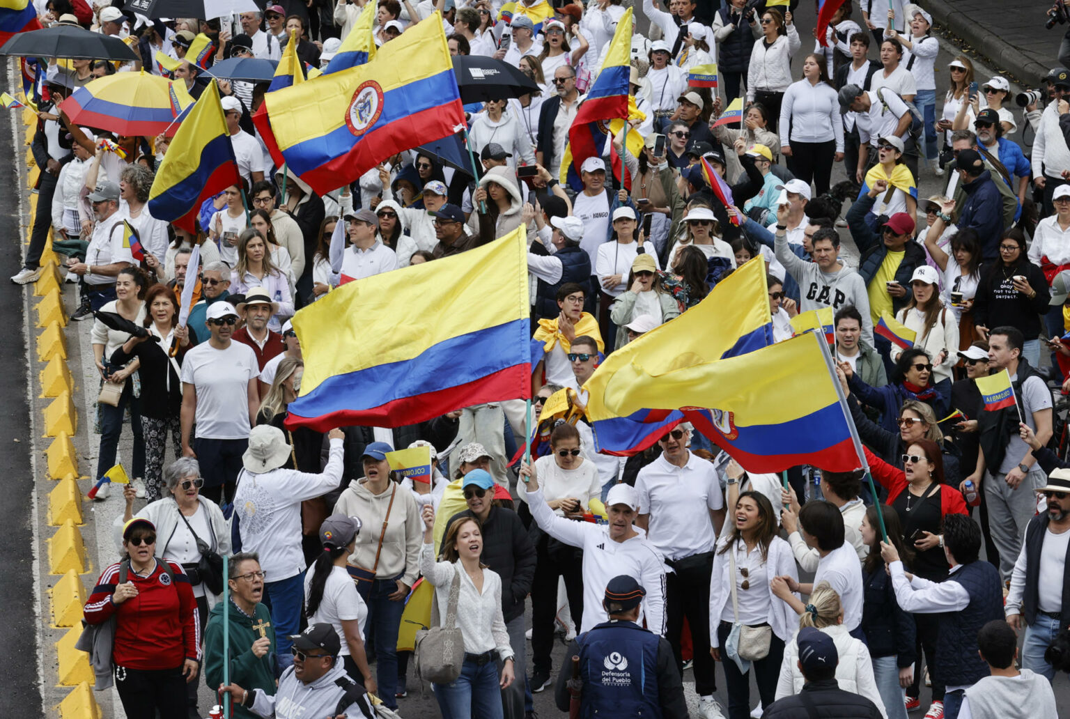 Colombia se moviliza en apoyo a Uribe Turbay tras atentado