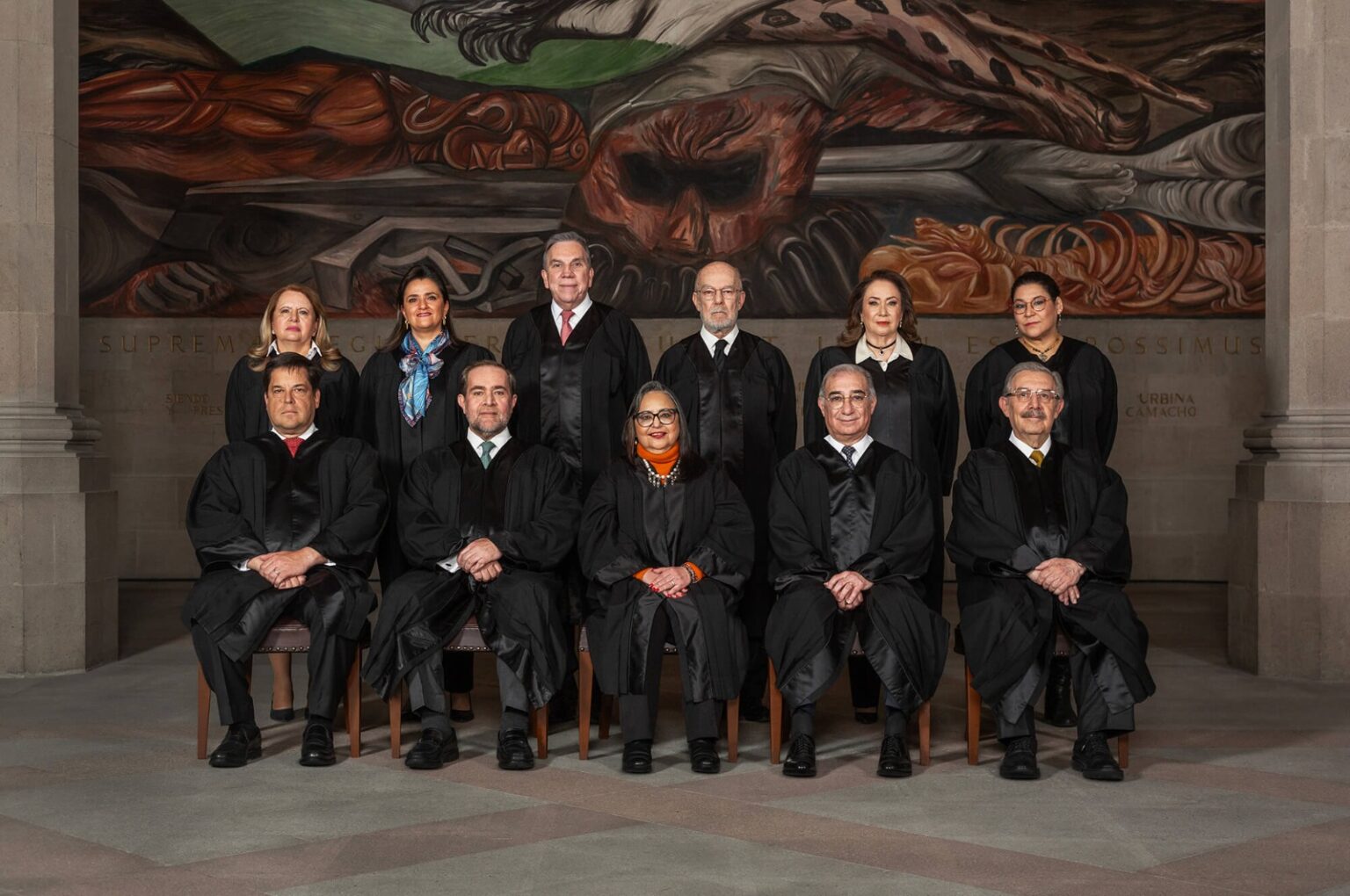 Proponen eliminar toga y birrete en la Suprema Corte: “No deben parecer reyes”