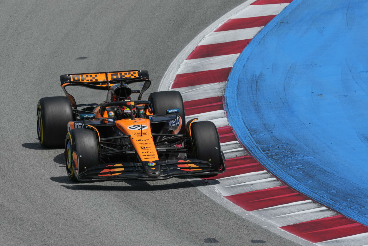Oscar Piastri Triunfa en el GP de España y Refuerza Liderato en la F1
