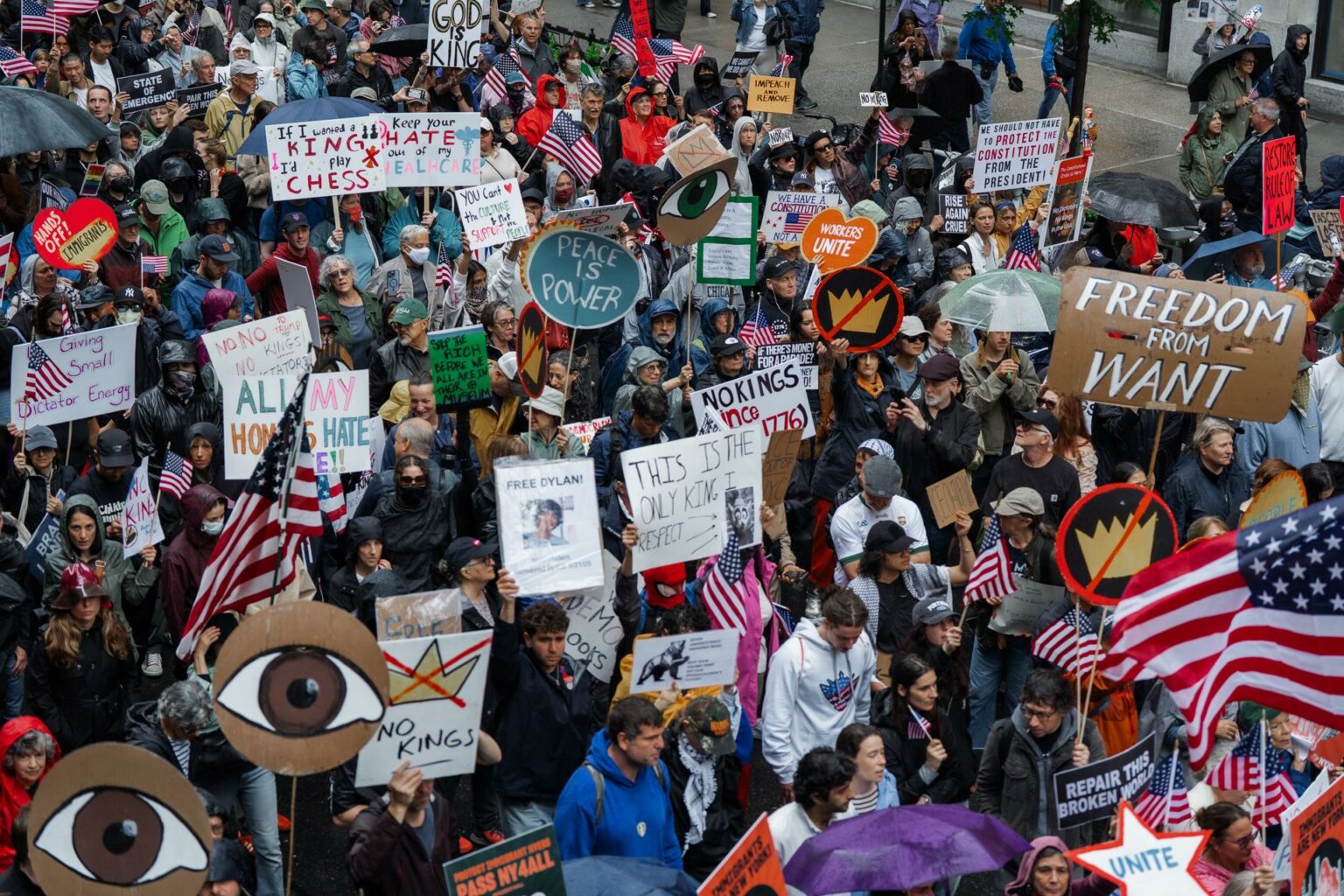 Calles de EE. UU. se llenan de protestas pacíficas contra el autoritarismo de Trump