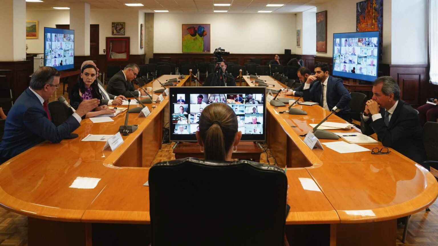 Sheinbaum se reúne con empresarios para abordar aranceles de EE.UU.