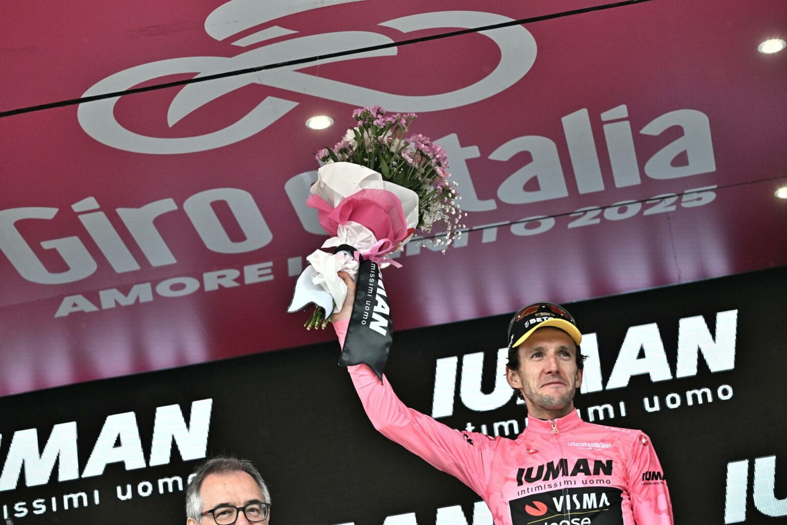 Simon Yates conquista el Giro de Italia 2025; Isaac del Toro brilla con el segundo lugar