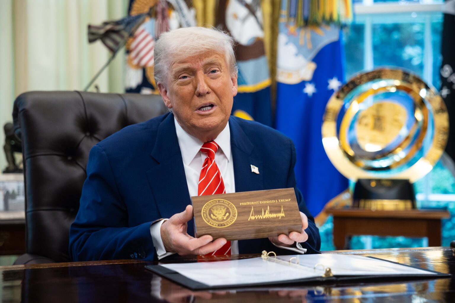 Trump impone veto migratorio a 12 países y restricciones a otros siete