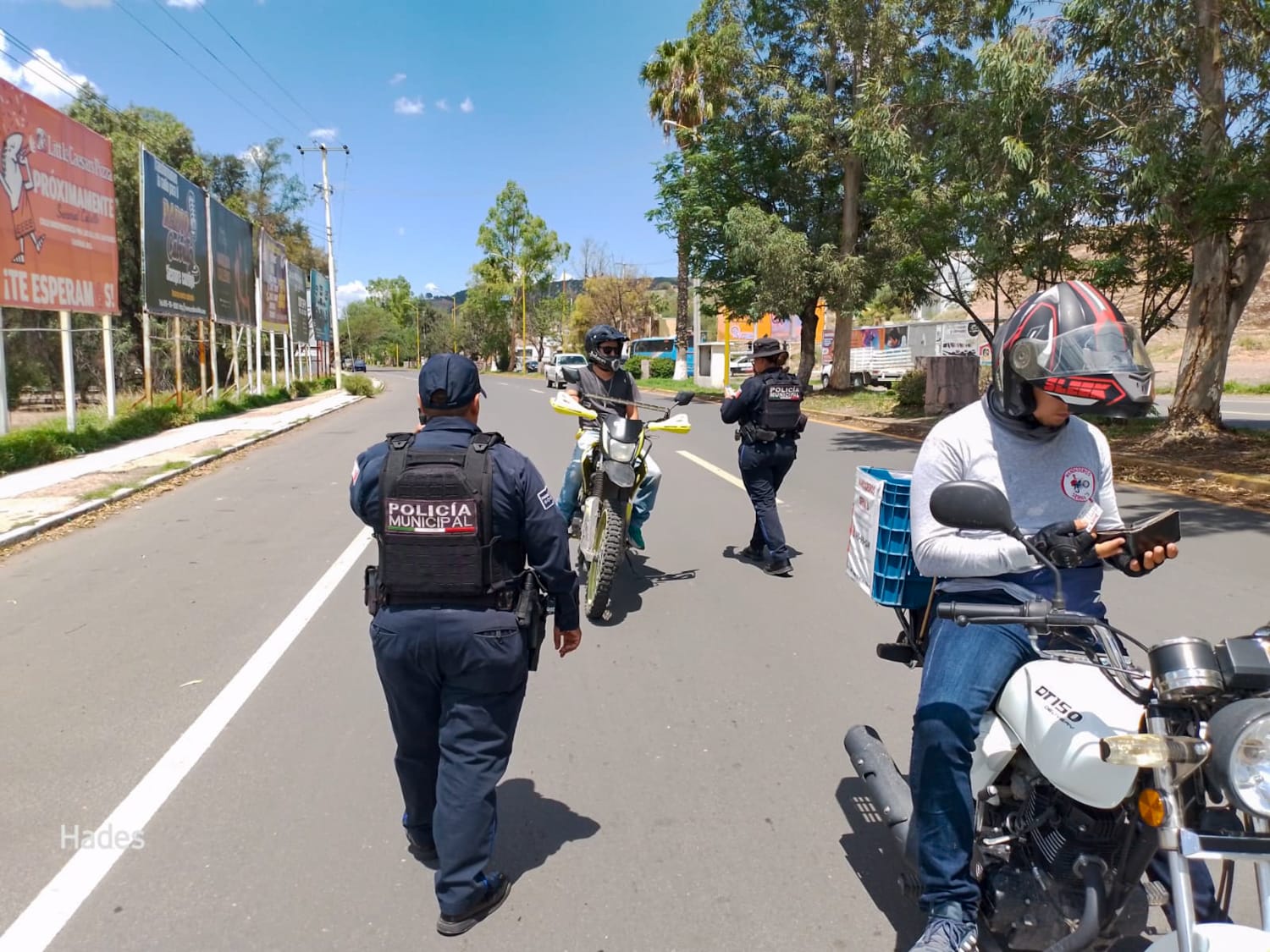 Montan operativo de motocicleta segura en Calvillo