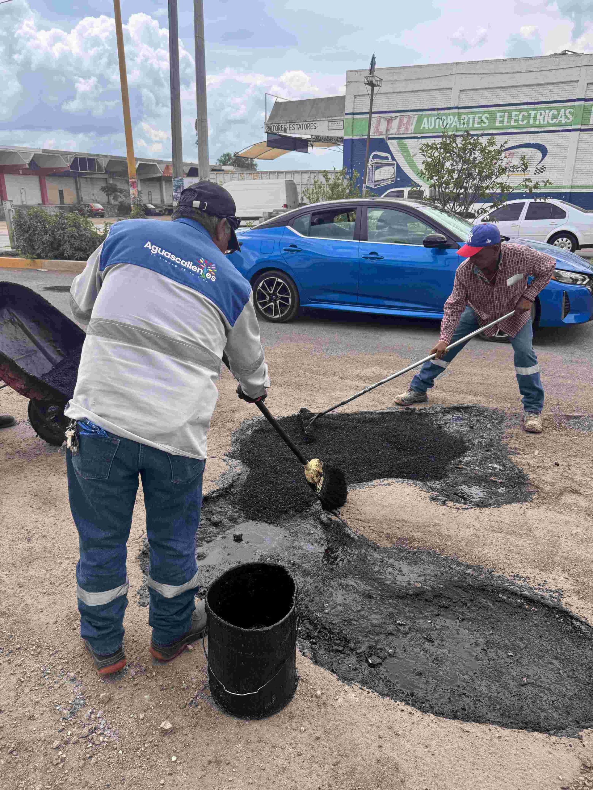 Continúa municipio con el bacheo y limpieza de calles afectadas por la lluvia