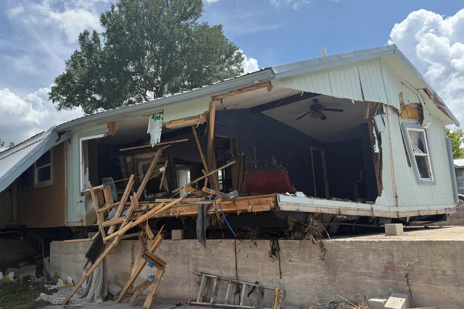 Más de cien desaparecidos tras las inundaciones en Texas, que dejan 133 muertos