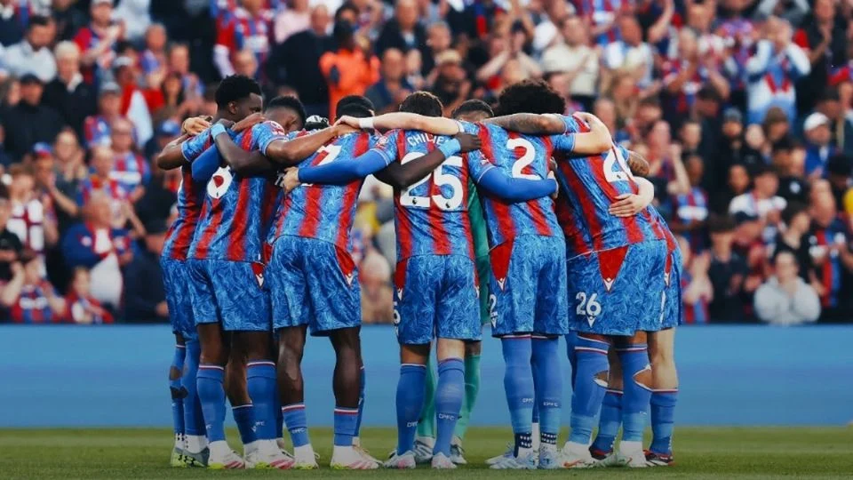 Lyon y Crystal Palace no pueden participar juntos en la Europa League y la UEFA relega al club inglés a la Conference