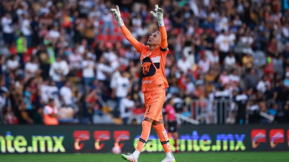 Keylor Navas debuta en la Liga MX, le dan el gafete de capitán y Pumas vence al Querétaro a domicilio