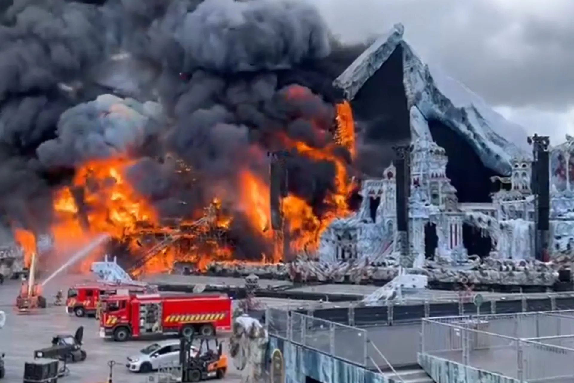 Se incendia escenario del festival Tomorrowland 2025