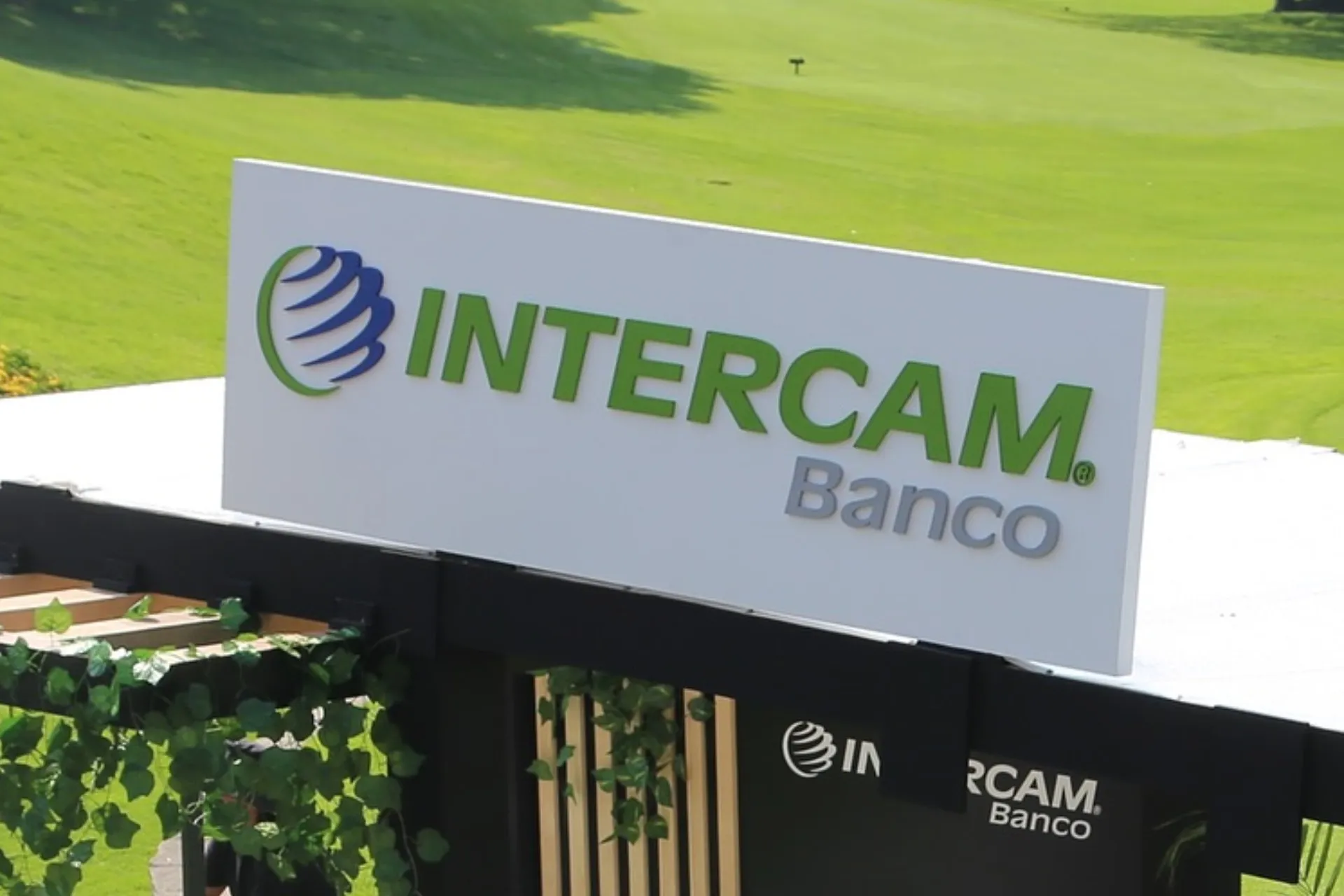 CNBV multa a CI Banco, Intercam y Vector, señaladas por lavado de dinero en EE.UU.