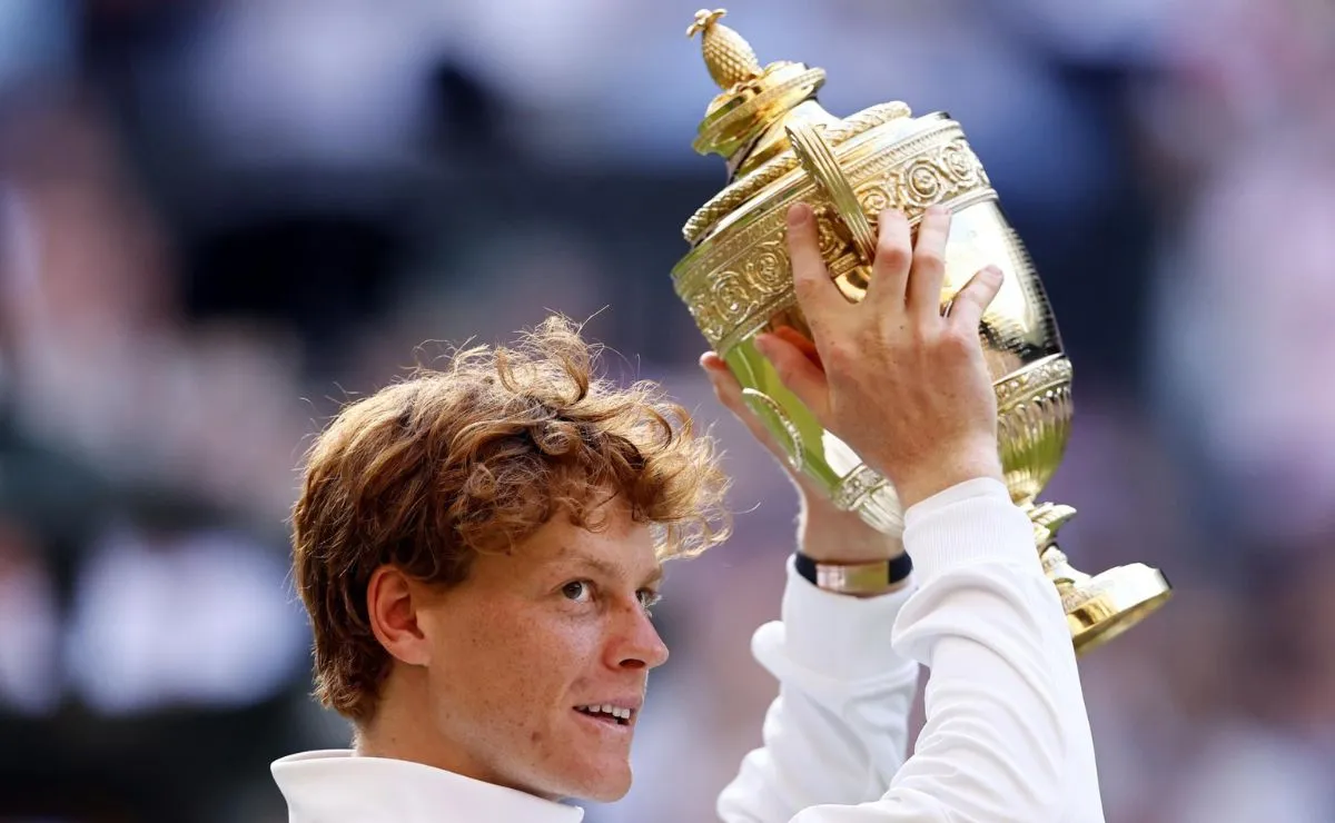 Jannik Sinner derroca a Carlos Alcaraz y conquista su primer Wimbledon