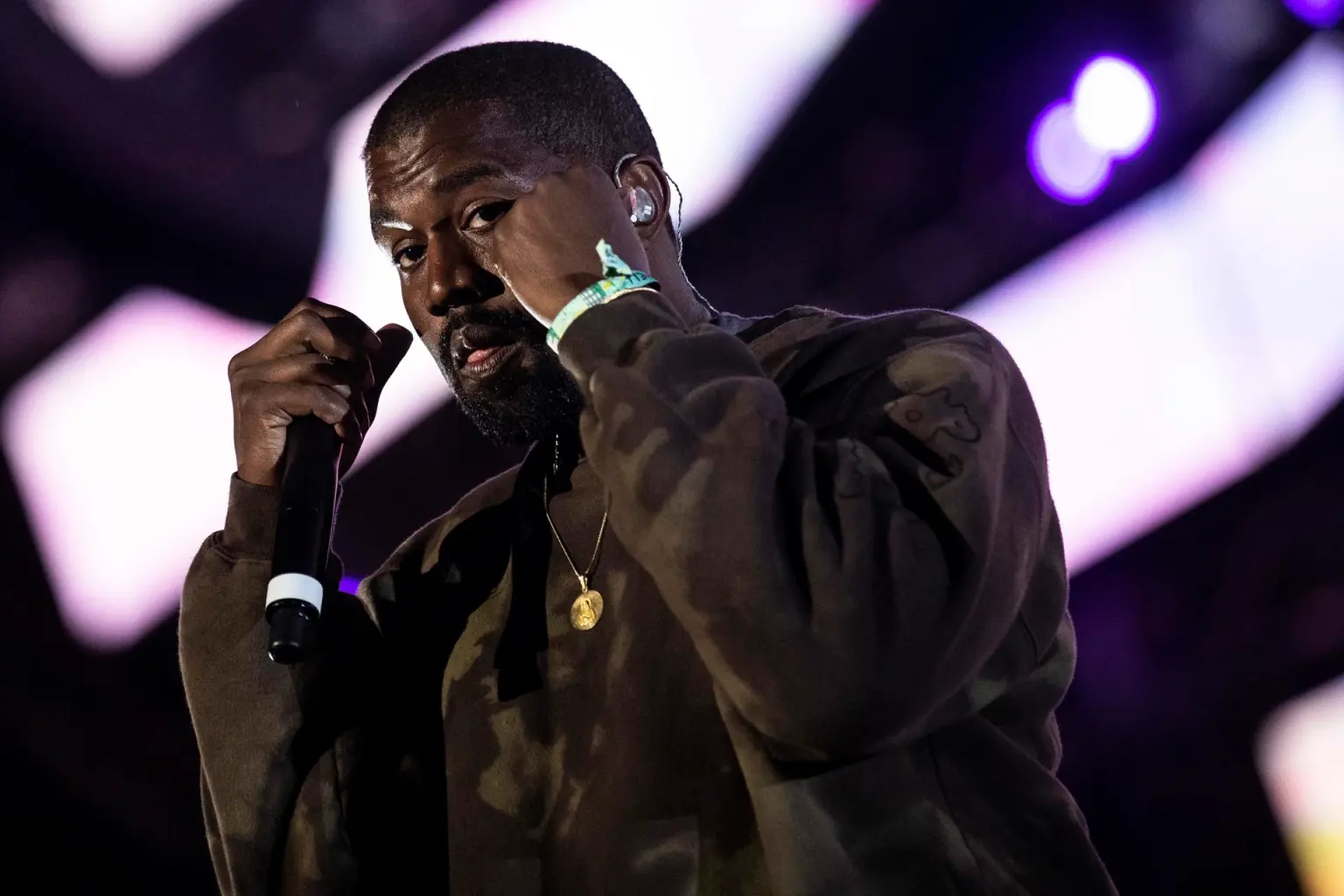 Acusan al rapero Kanye West por agresión y tráfico sexual