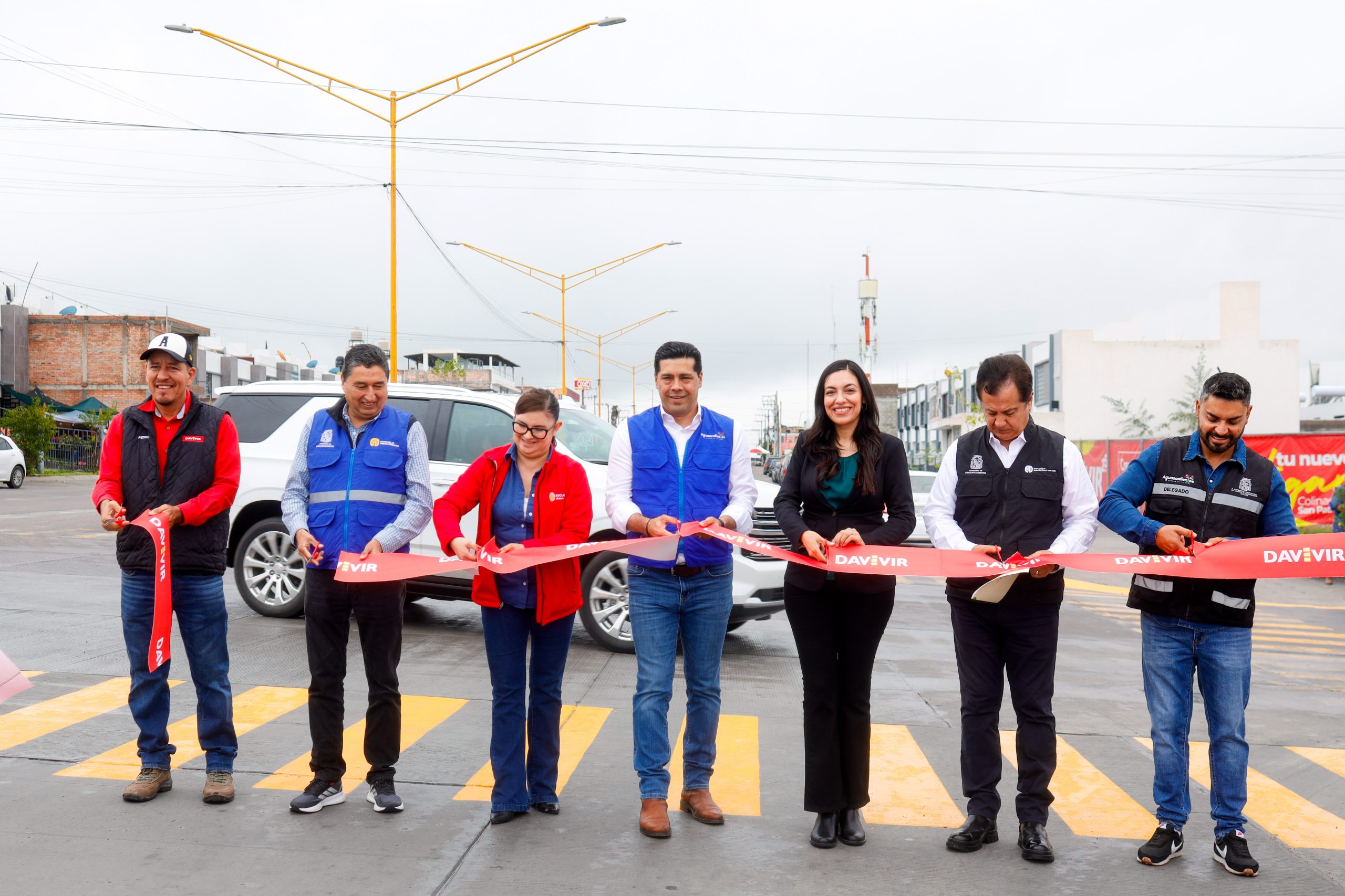 Encabeza Leo Montañez la apertura de la Avenida Vallarta