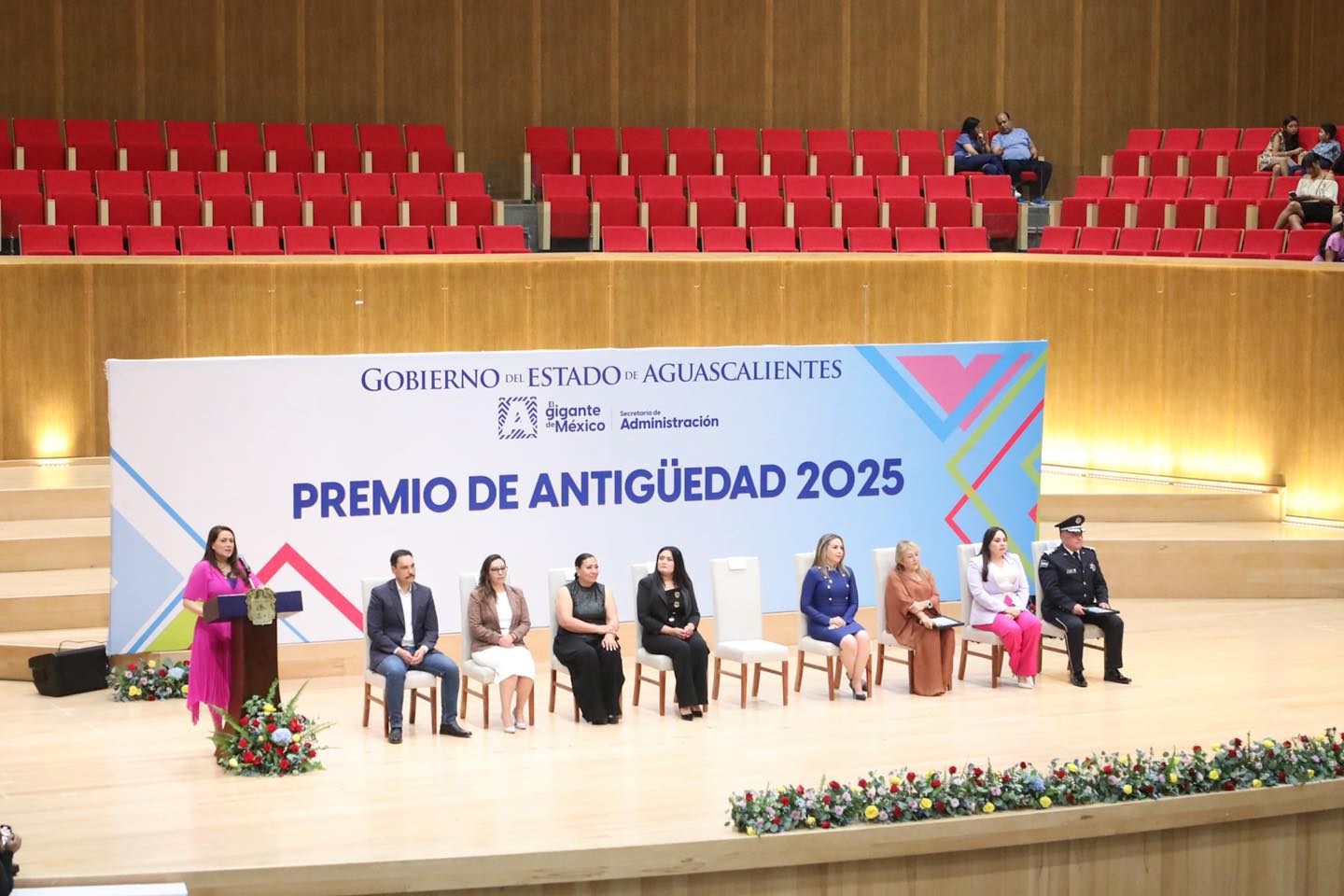 Reconocen a Antonio Martínez Romo, secretario de seguridad, por 40 años de servicio