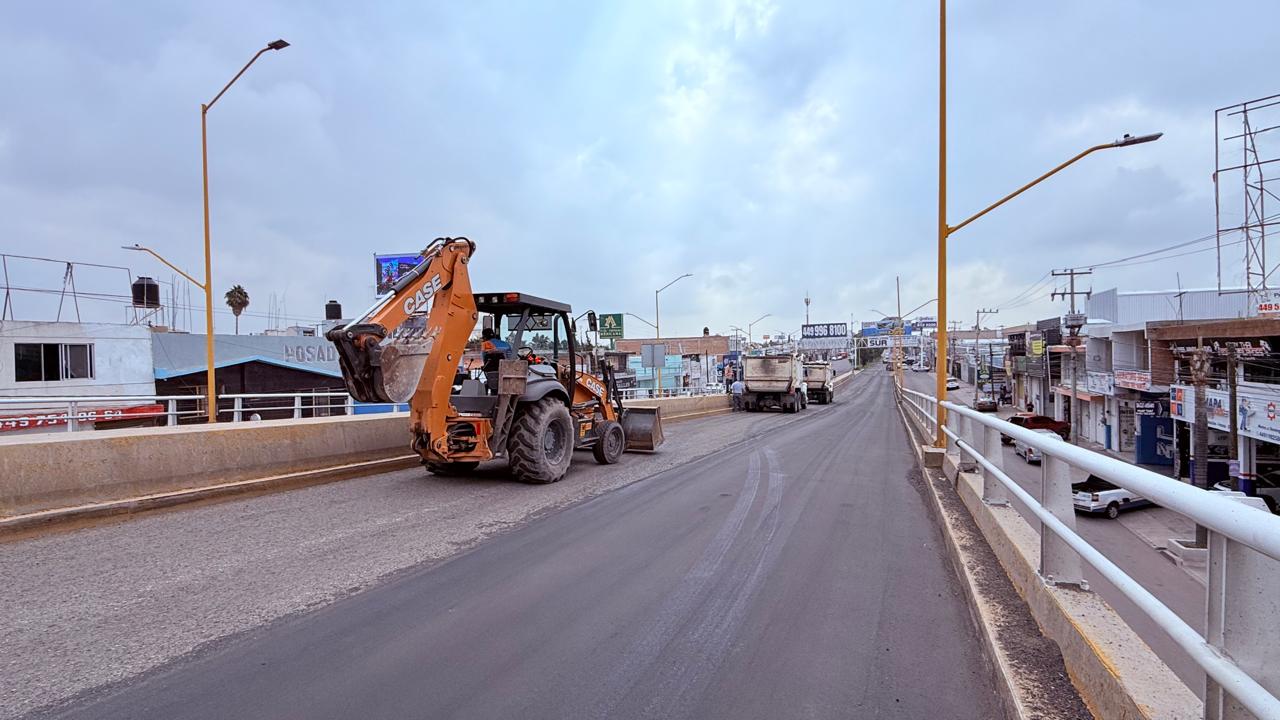 Continúa municipio con trabajos de mantenimiento en el puente de Segundo Anillo y Av. de los Maestros