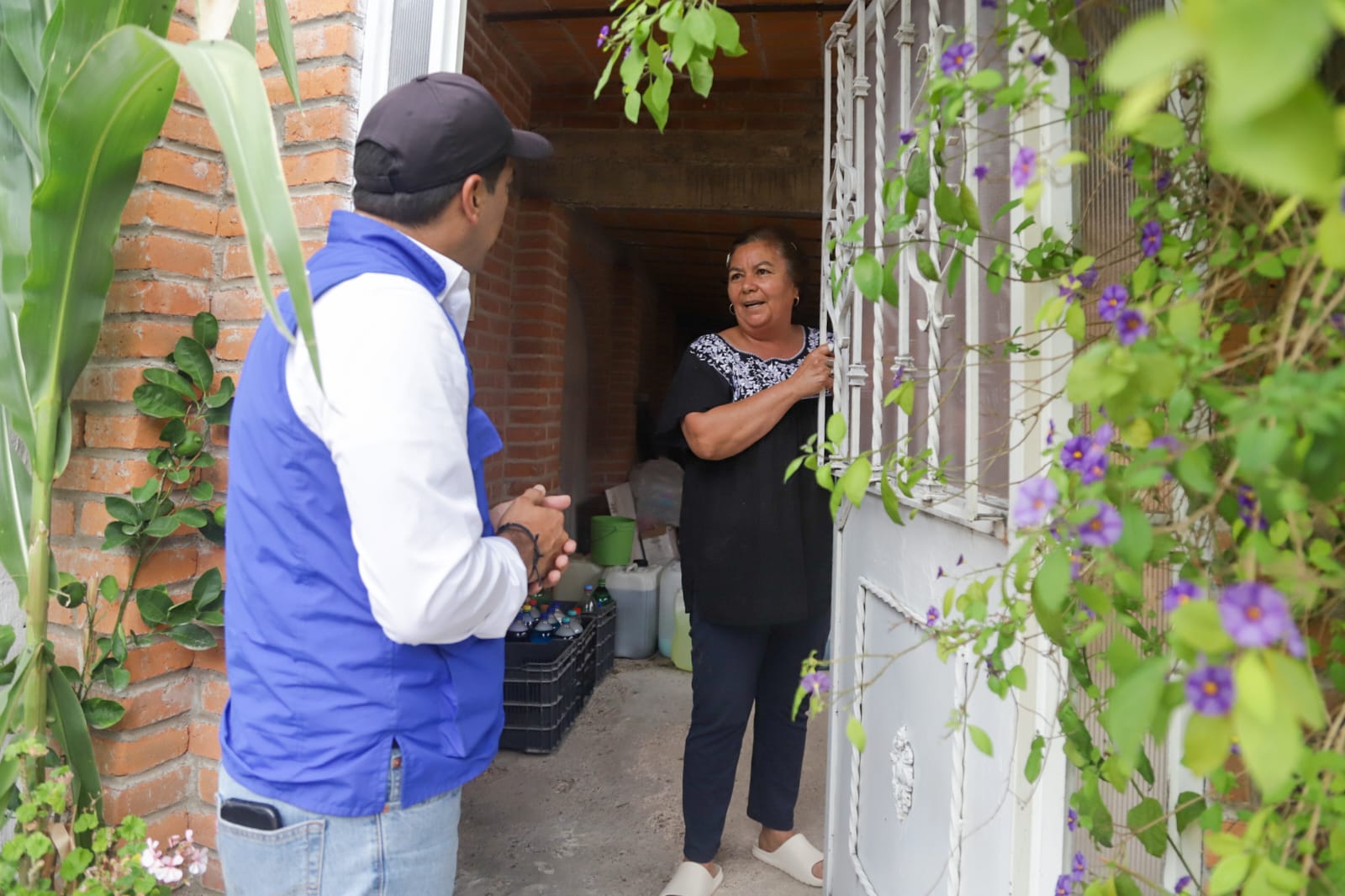 Permanece Leo Montañez cercano a las comunidades rurales
