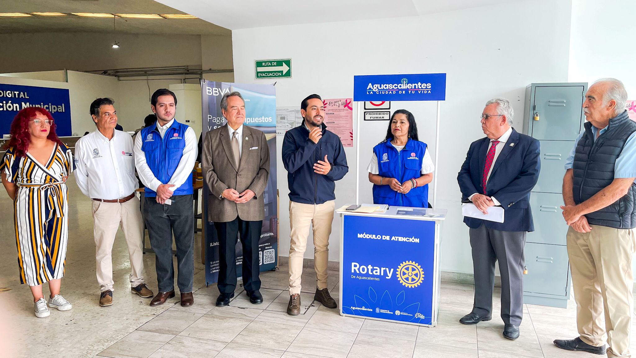 Municipio y Club Rotario ponen a disposición para adquirir tinacos, calendatores solares y otros aditamentos