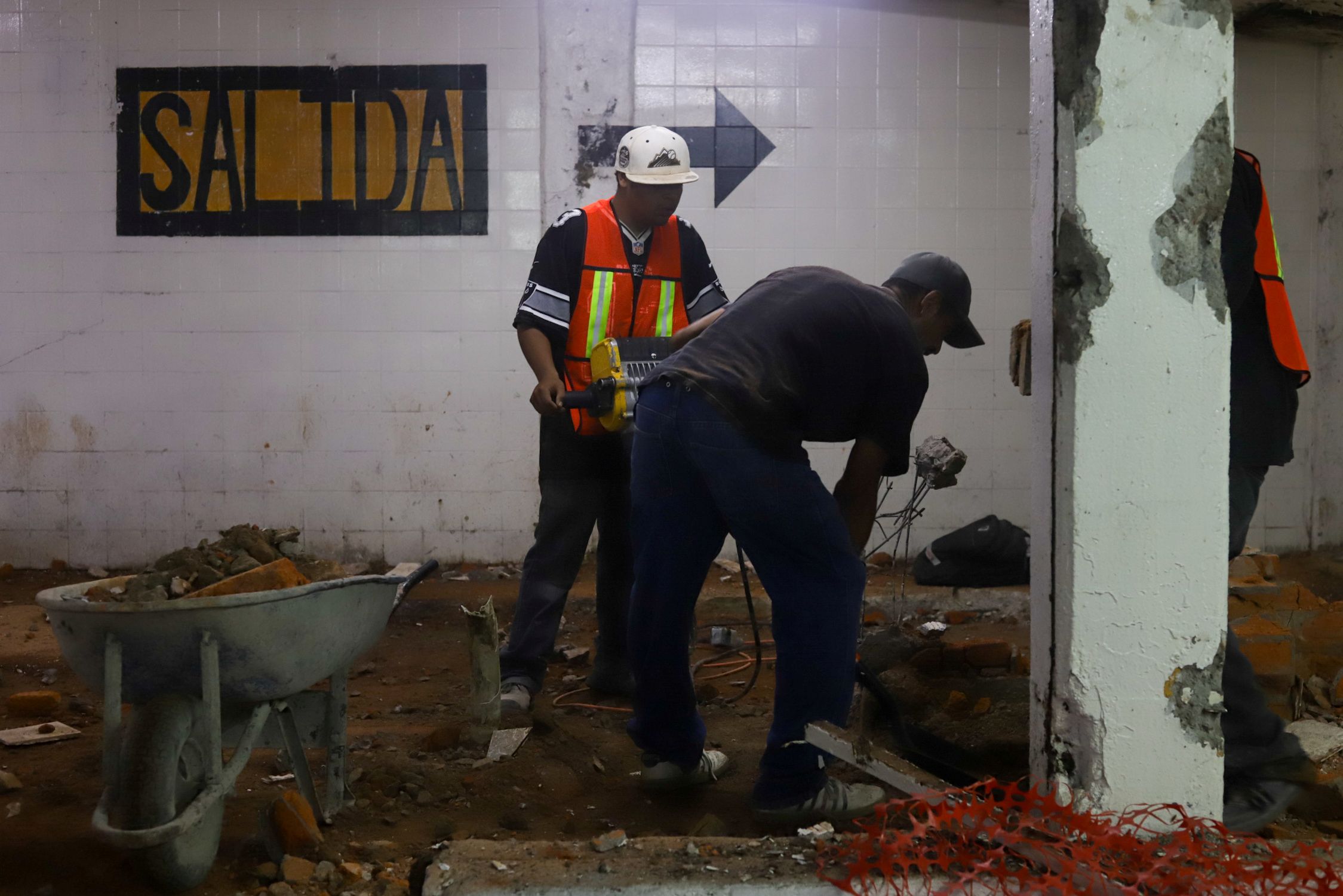Inicia municipio trabajos de mejora en acceso al estacionamiento del mercado Jesús Terán