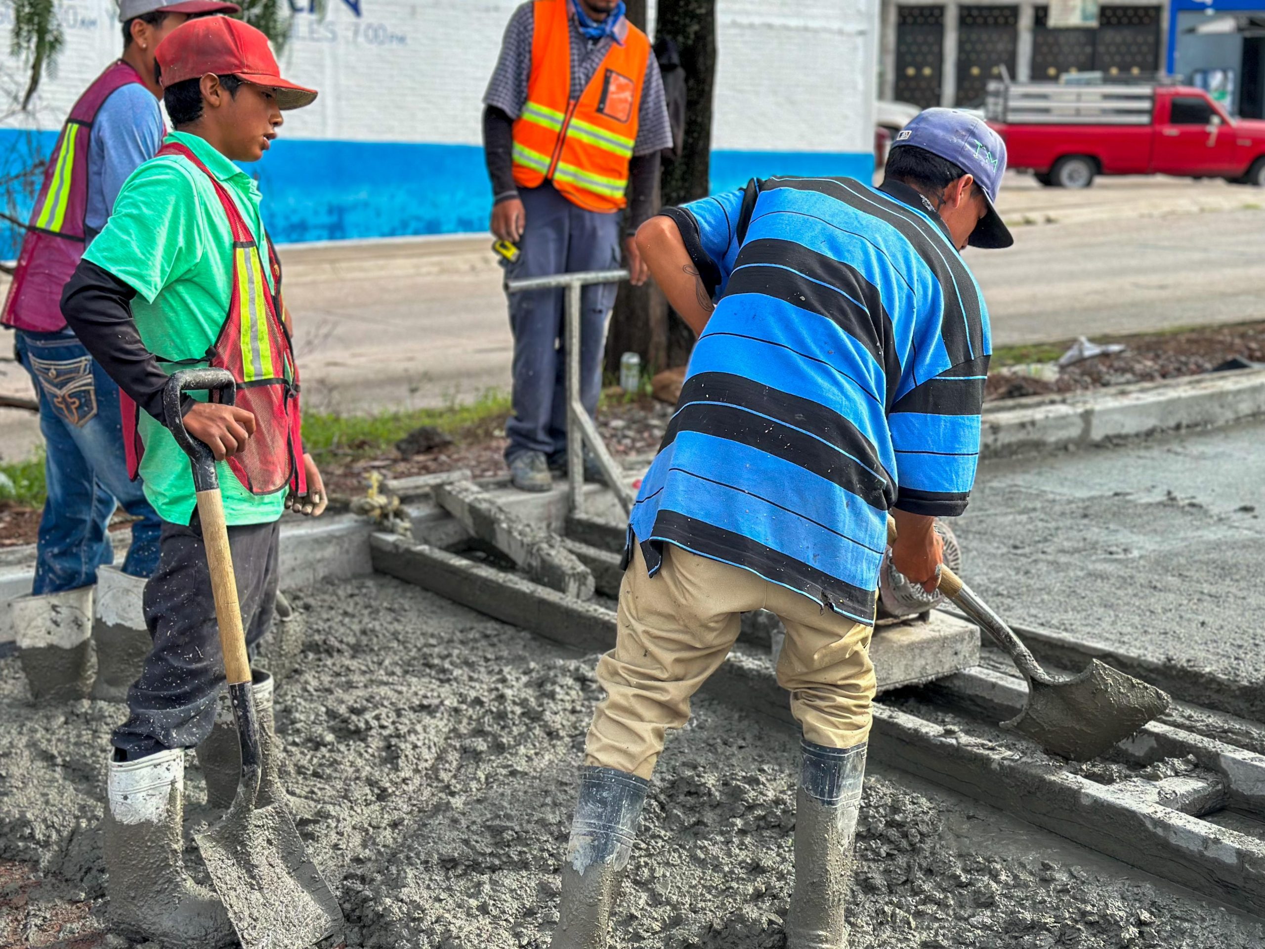 Avanza municipio en la colocación de concreto hidráulico en la avenida Mariano Hidalgo