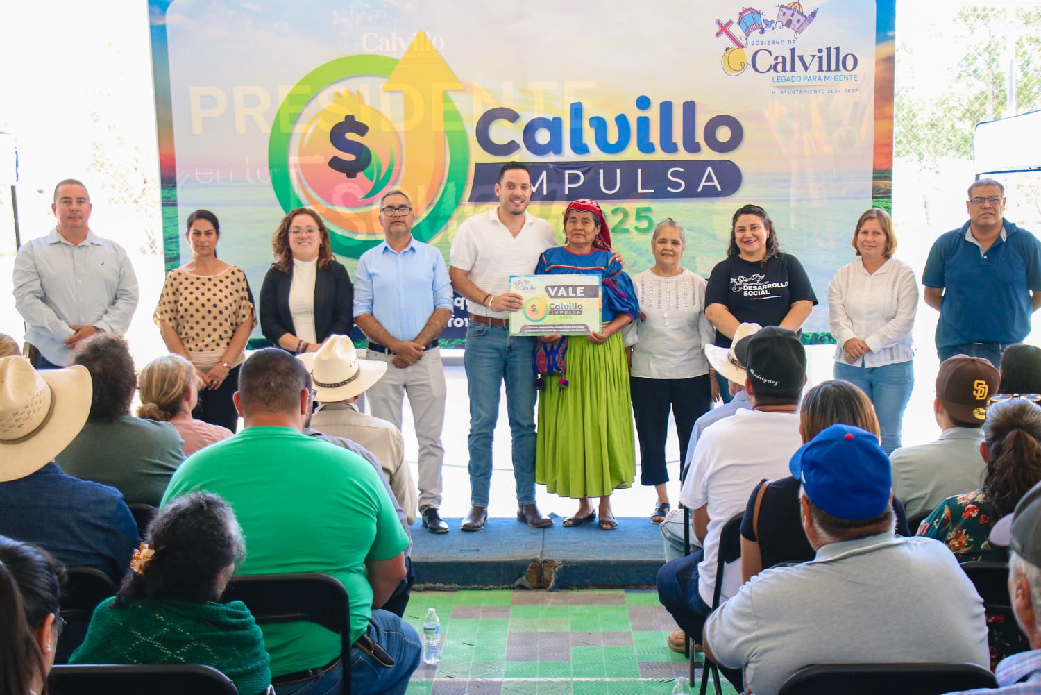 Entregan apoyos a negocios en Calvillo